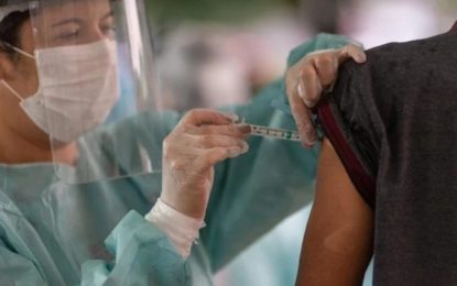 DF inicia vacinação contra a gripe de idosos e profissionais da saúde