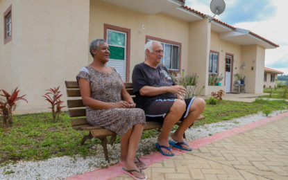 Condomínios melhoram condições de moradia e facilitam acesso a serviços públicos para idosos
