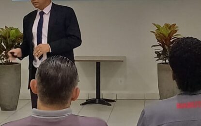 Advogado do Seicon-DF visita os empregados do Conjunto Nacional e fala sobre aposentadoria